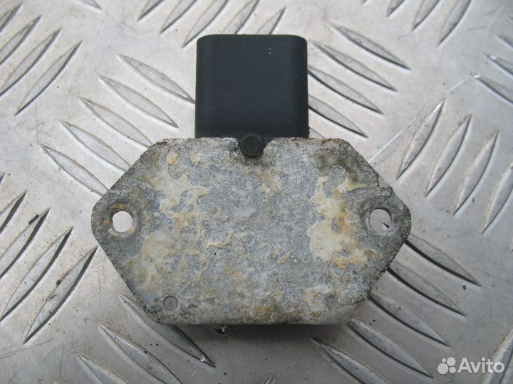 Реле вентилятора Dodge Caravan 3 2.4