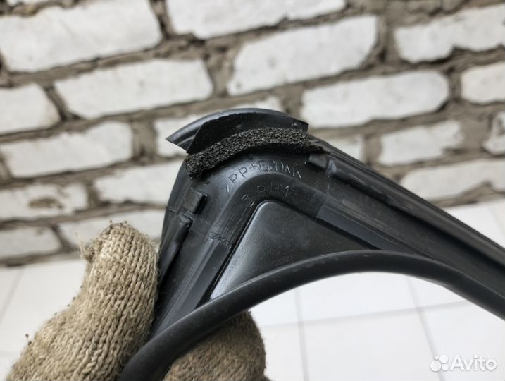 Уплотнитель стекла двери Citroen C-Crosser