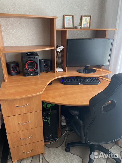 Компьютерный стол