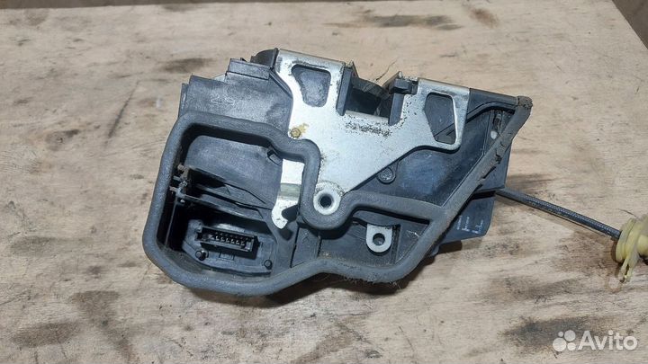 Замок двери передней левой BMW E60