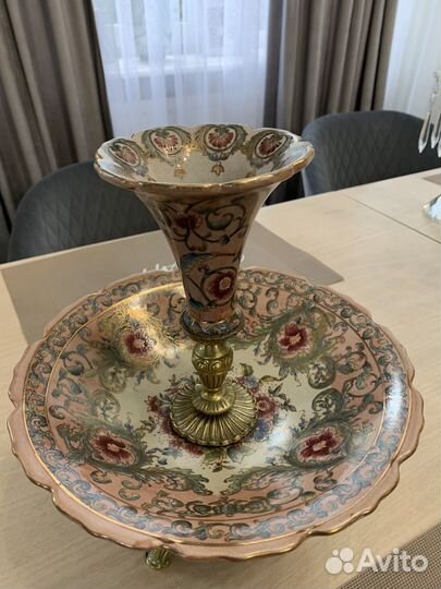 Ваза для фруктов на бронзовой ножке