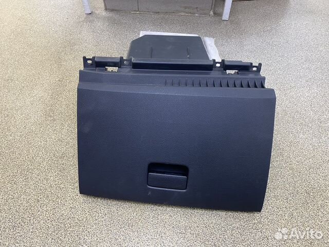 Бардачок Nissan Tiida C11