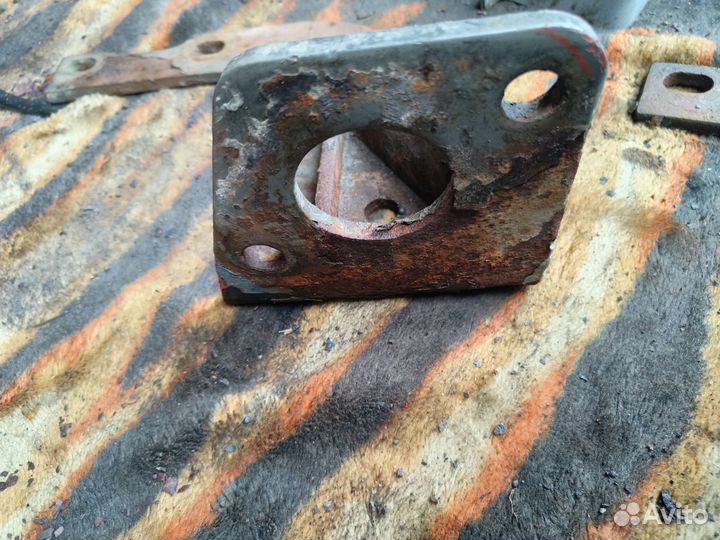 Кронштейн энергоаккумулятора Volvo FH12