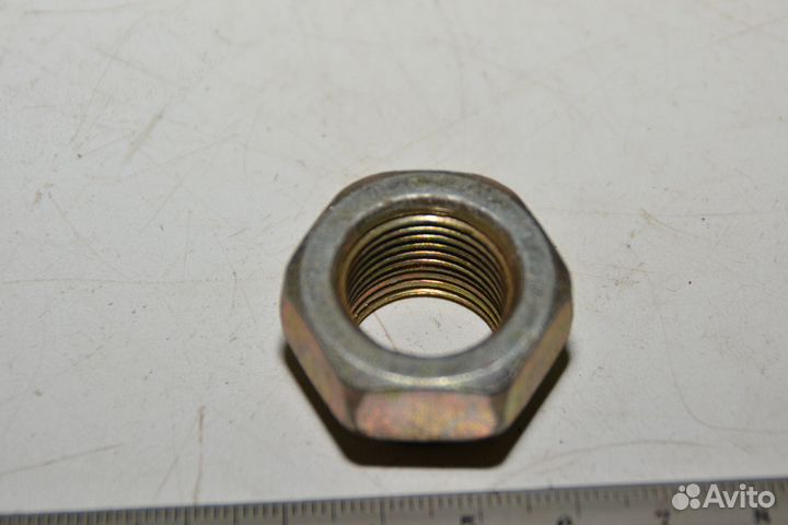 Гайка ступицы ваз-2101 правая без метки М18*1,5