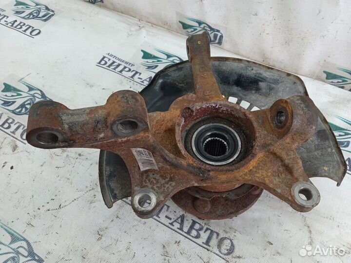 Кулак поворотный передний правый Toyota Isis I рестайлинг (2009—2018)