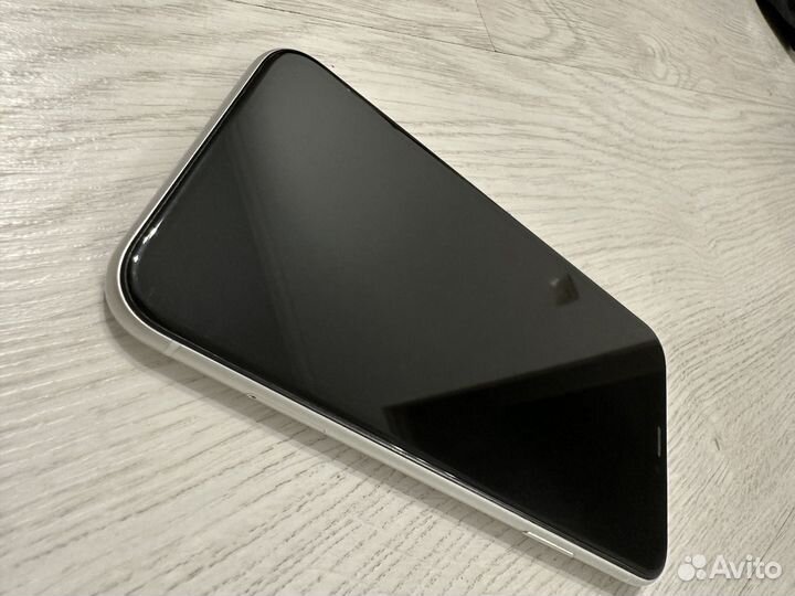 Телефон iPhone XR