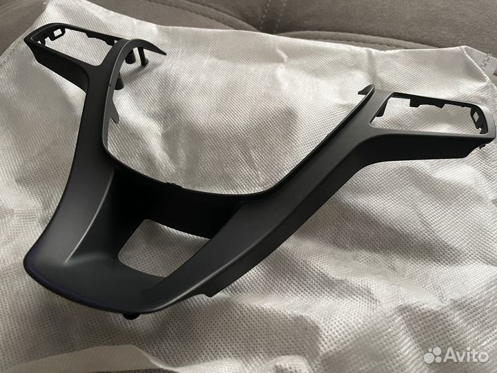 Накладка руля черная матовая Vesta, xray