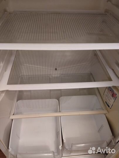Двухкамерный холодильник Indesit