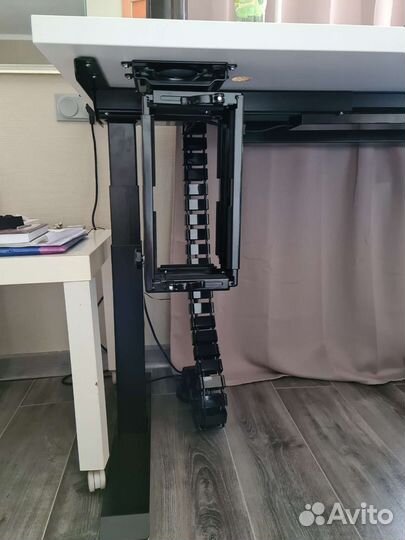 Стол регулируемый по высоте