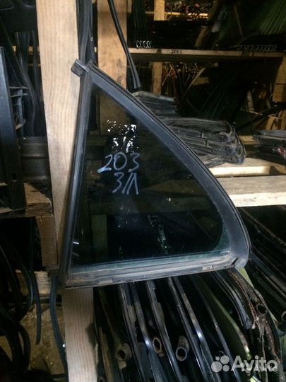 Форточка задняя правая и левая Mercedes w203