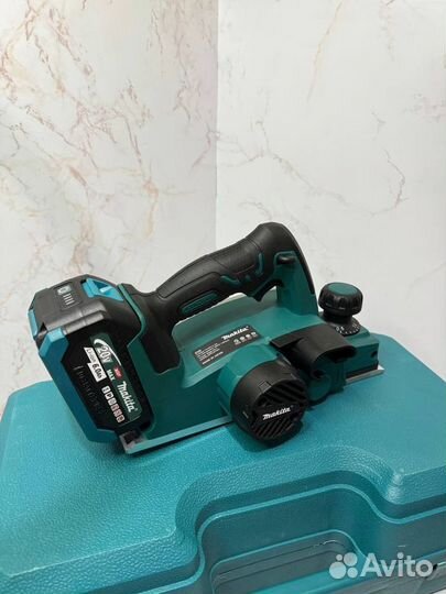 Рубанок аккумуляторный Makita