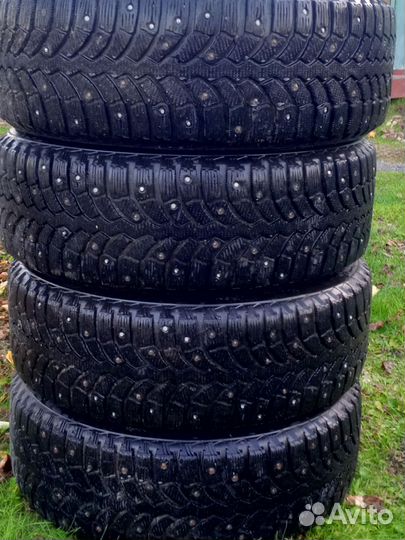 Bridgestone Blizzak Spike-01 215/60 R17