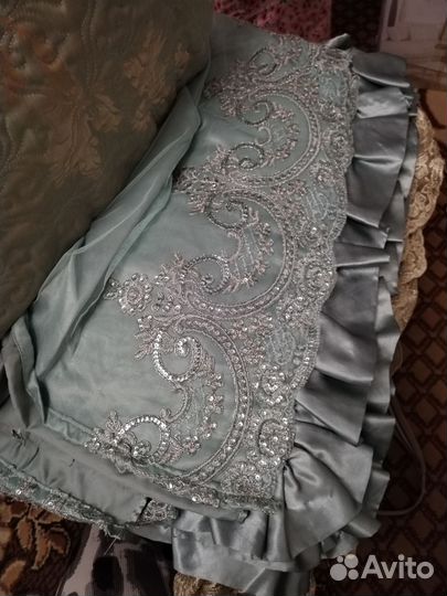 Пледы и покрывало