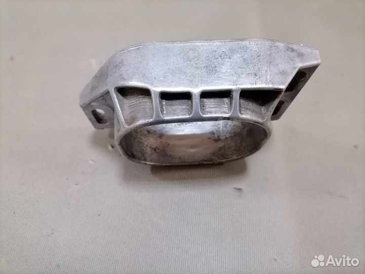 Кронштейн двигателя перед.passat B5/B6/audi A4/A6