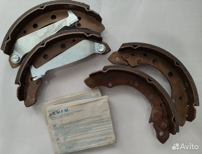 Барабанные тормозные колодки bosch новые