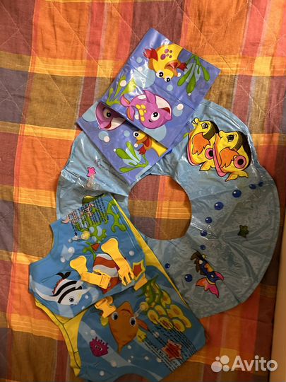 Надувные круги, нарукавники, жилеты детские