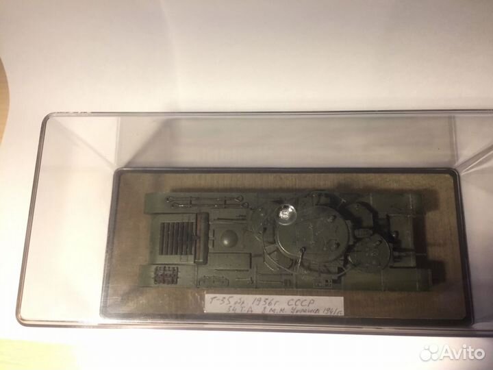 Модель танка Т-35 образца 1936 года,в боксе. 1/72