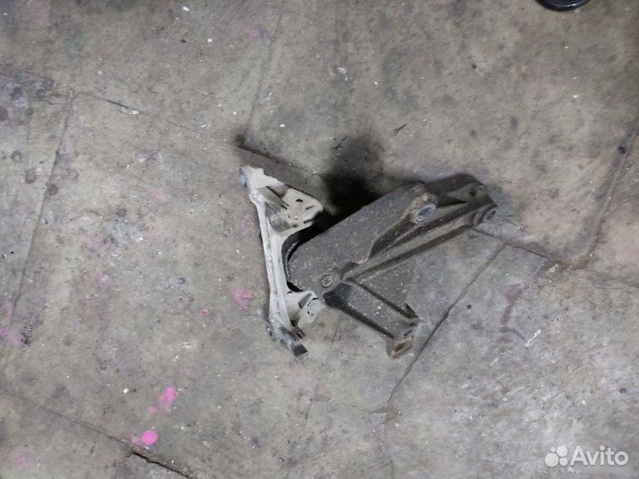 Опора МКПП левая Renault Megane 2