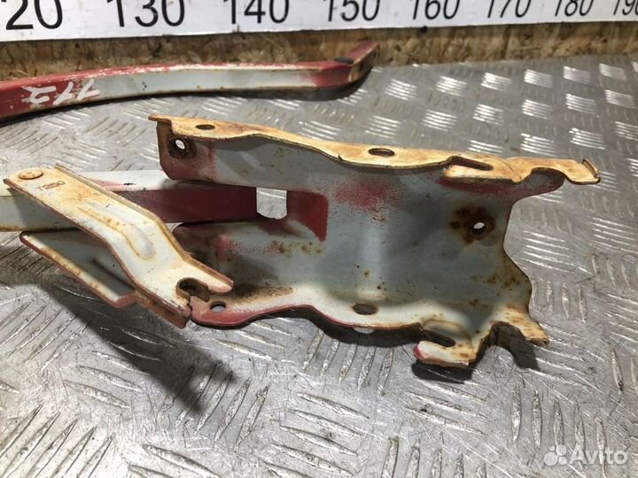 Петля багажника левая Chevrolet Aveo 2005-2011