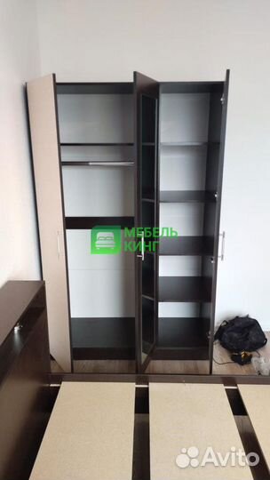 Шкаф с зеркалом