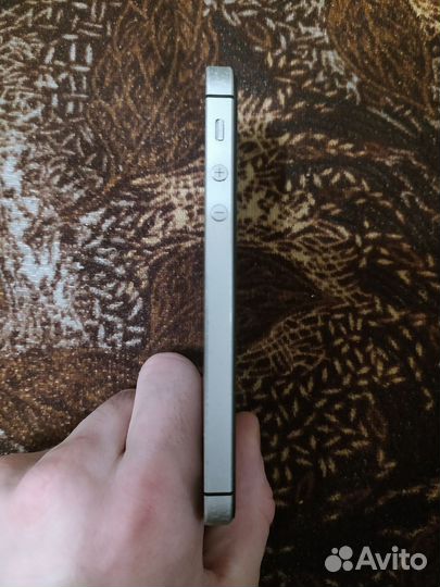 iPhone SE, 64 ГБ