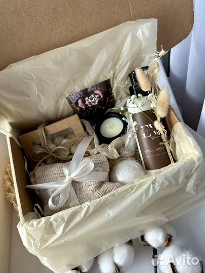 Подарочные боксы (наборы) новые девушке подарок