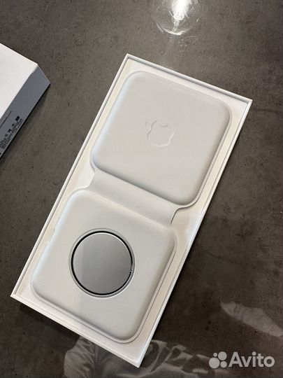 Зарядное устройство Apple MagSafe Duo Charger