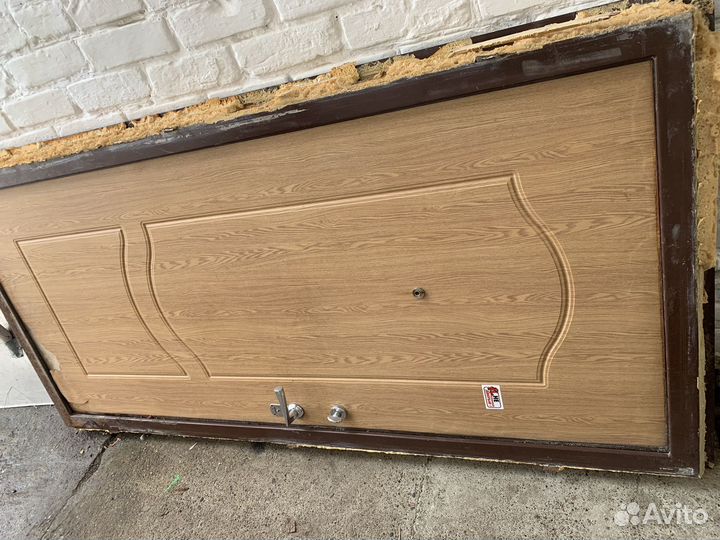 Металлическая дверь бу