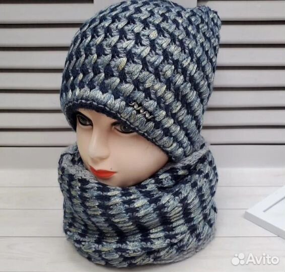 Женский вязаный комплект