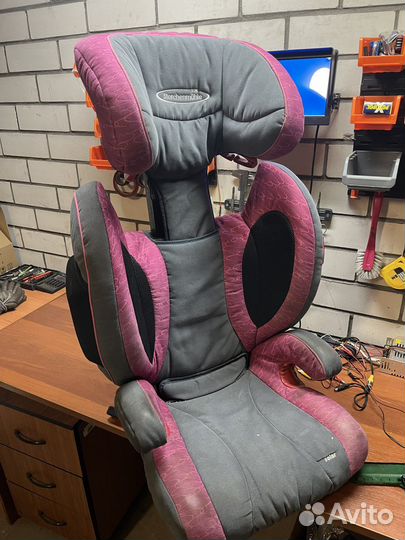 Детское кресло в авто