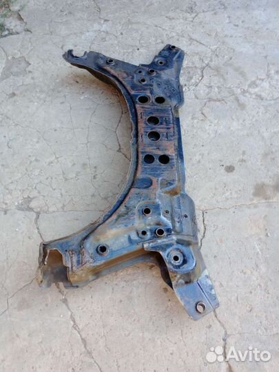 Подрамник Suzuki Liana 2006г