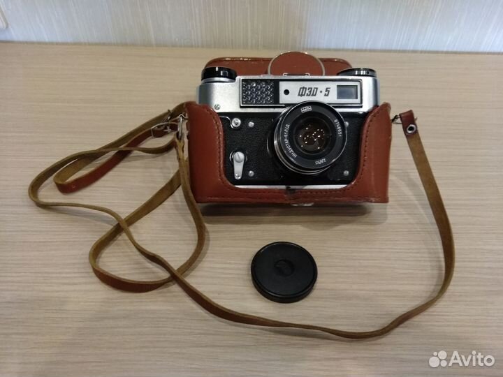 Фотоаппарат фэд-5 в кожаном футляре