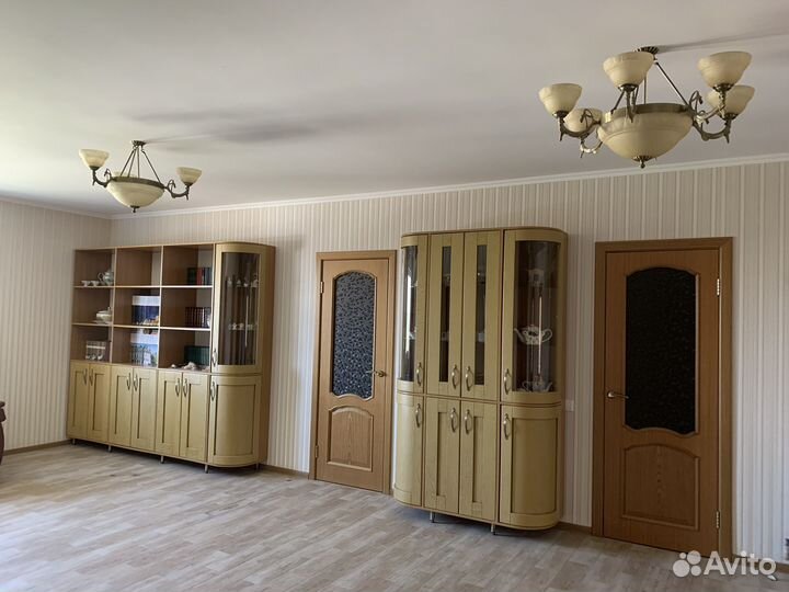 Шкаф витрина