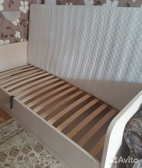 Кровать