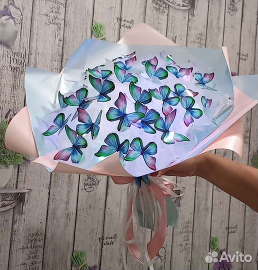 Букет с бабочками светящийся