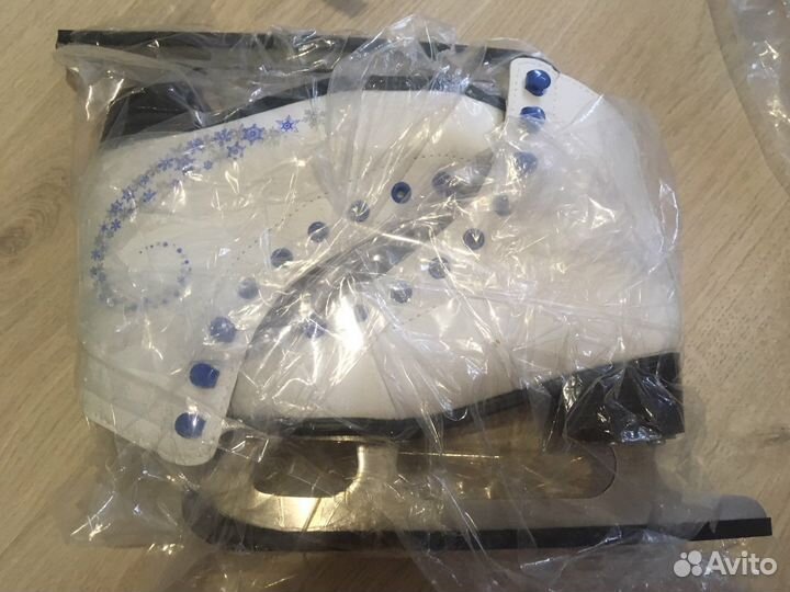 Коньки фигурные новые novus р-р 30