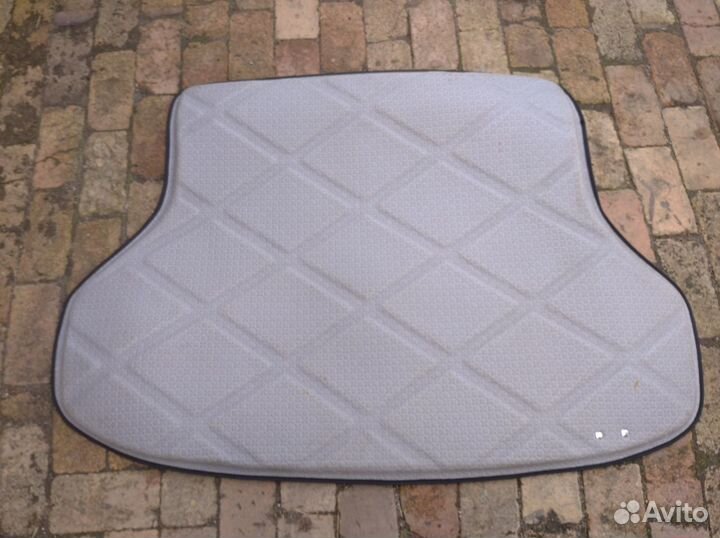 Продам коврик в багажник