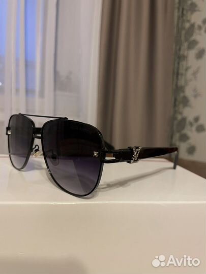 Брендовые солнцезащитные очки