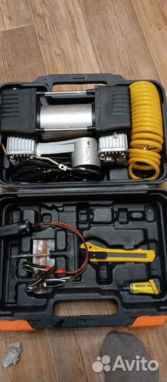 Компрессор автомобильный двухпоршневой