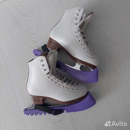 Фигурные коньки jackson