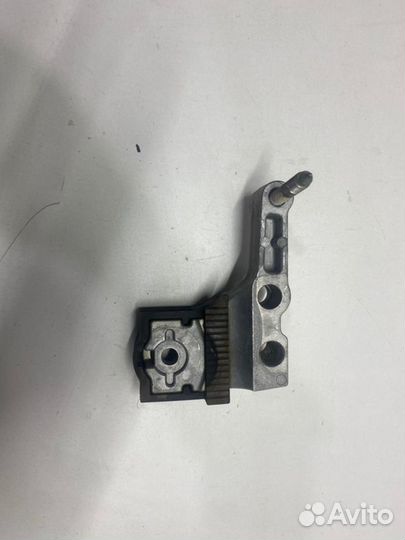 Крепление подушки двигателя правое Toyota Camry