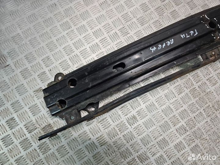 Усилитель переднего бампера Hyundai Gerz