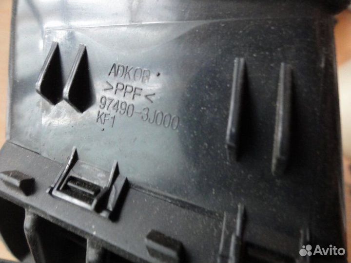 Дефлектор воздушный в торпедо правый Hyundai Ix55