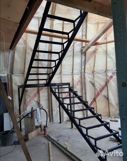 Лестница на металлокаркасе