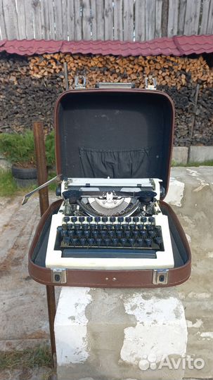 Печатная пишущая машинка