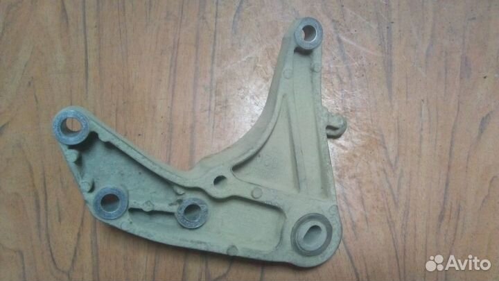 Opel mokka кронштейн опоры кпп 95090820
