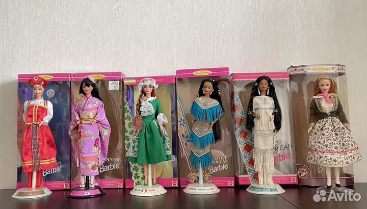 Куклы Барби в национальных костюмах с коробками