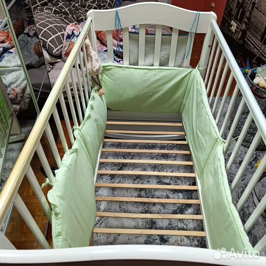 Кроватка детская качающаяся