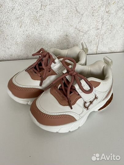 Кроссовки детские 24