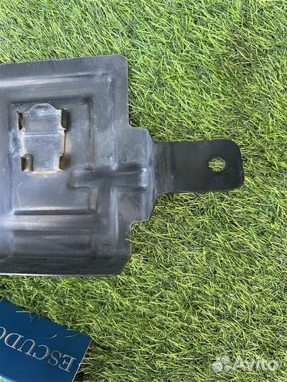 Крепление фильтра паров топлива Suzuki